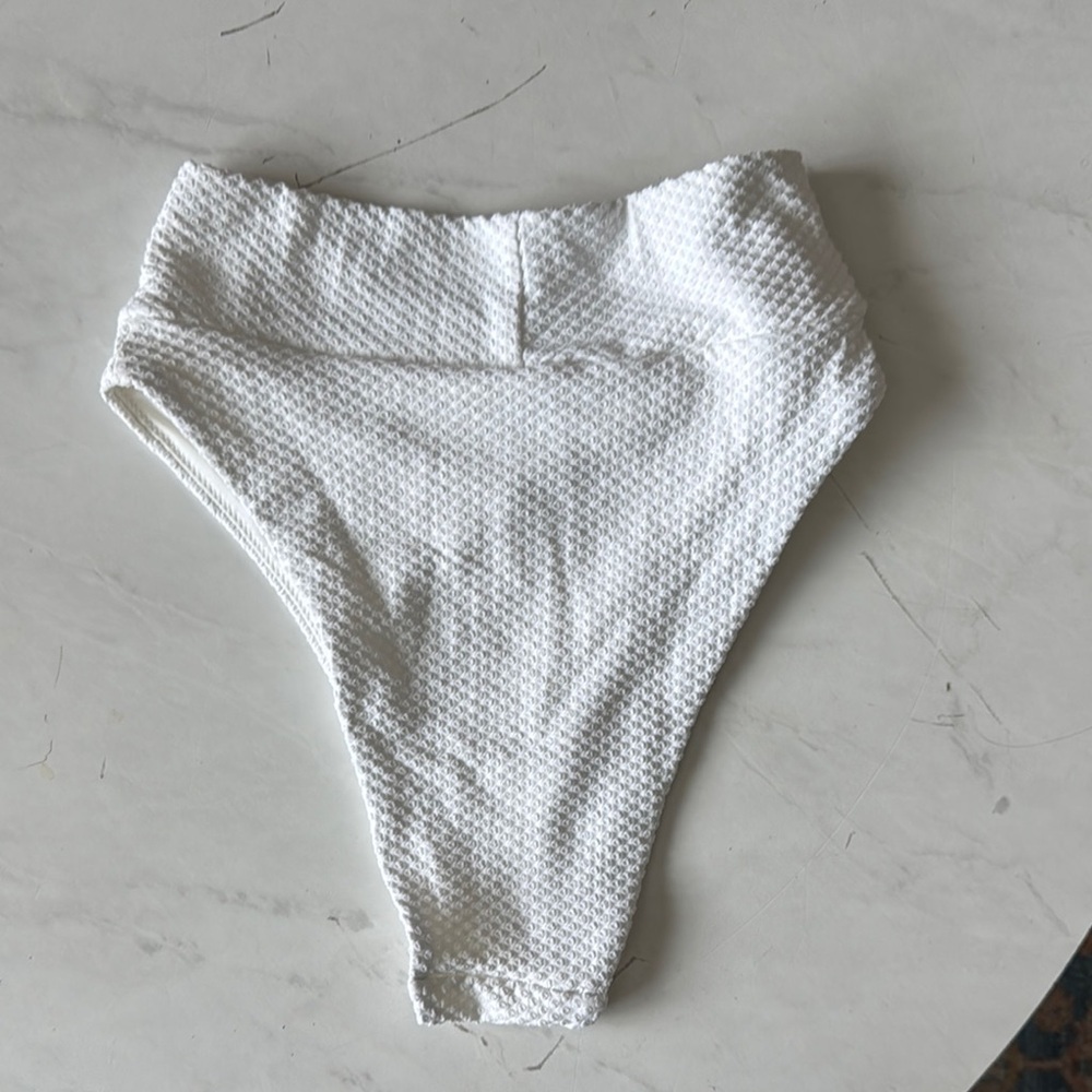 Arie White Textured High Cut Cheeky Bottoms Small - Picture 4 of 5